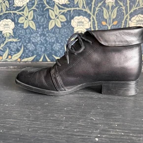 Vintage Black Leather Lace Up Ankle Boots - Picture 4 of 13